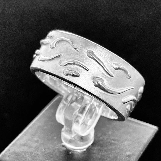 Anneau massif relief gouttelettes