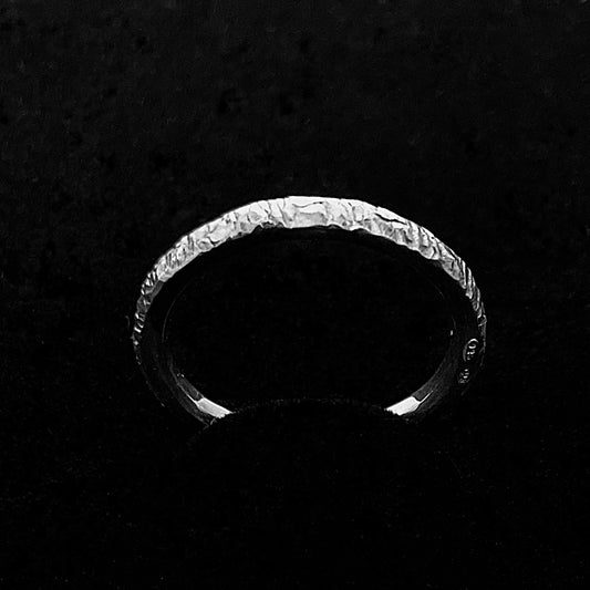 Bague fine martelée